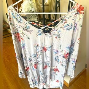 Daytrip shirt in heather gray with flowers, 2X, very good condition